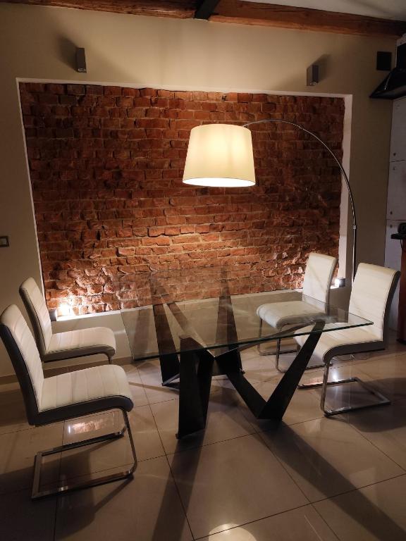 Apartament Deluxe w centrum Brzeska nr 2, жильё рядом с вокзалом Бжеско Окоцим