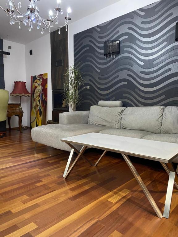 Apartament w centrum Brzeska 1, жильё рядом с вокзалом Бжеско Окоцим