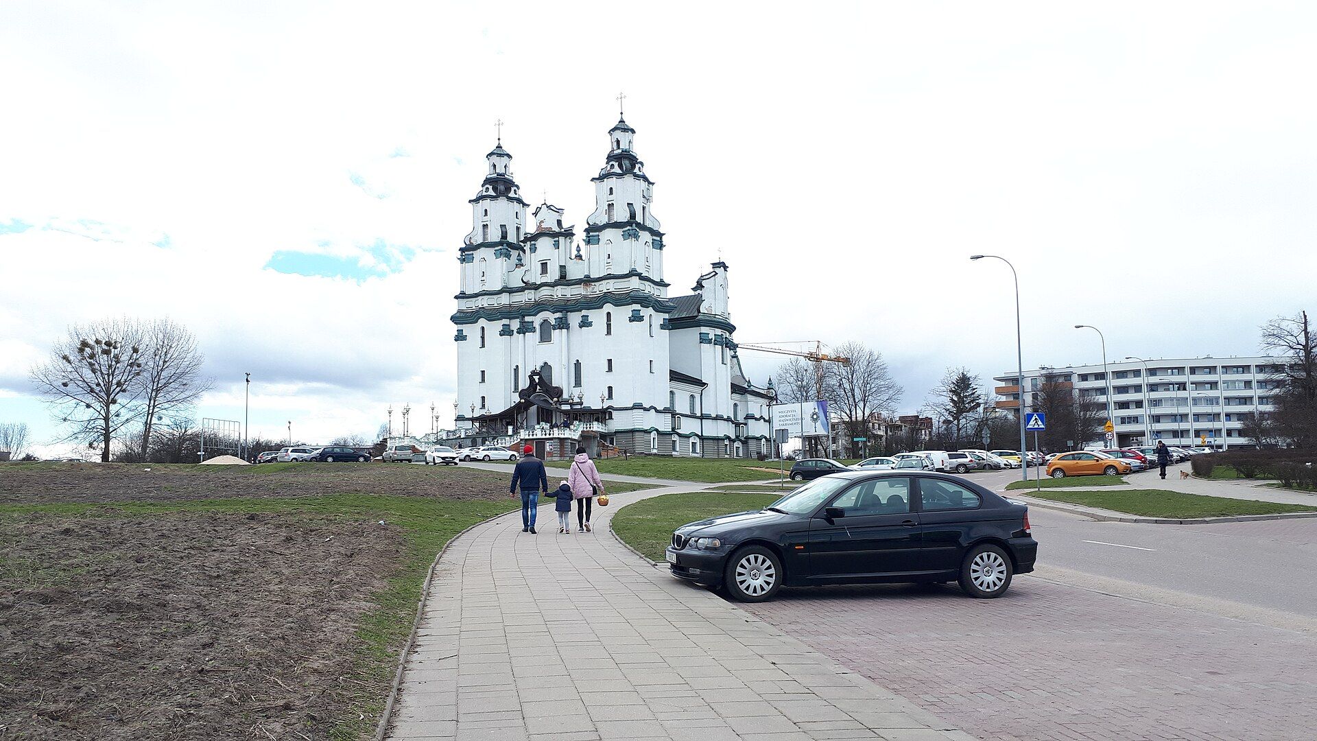 Kościół Rzymskokatolicki Zmartwychwstania Pańskiego, atrakcja w pobliżu dworca Bydgoszcz Leśna