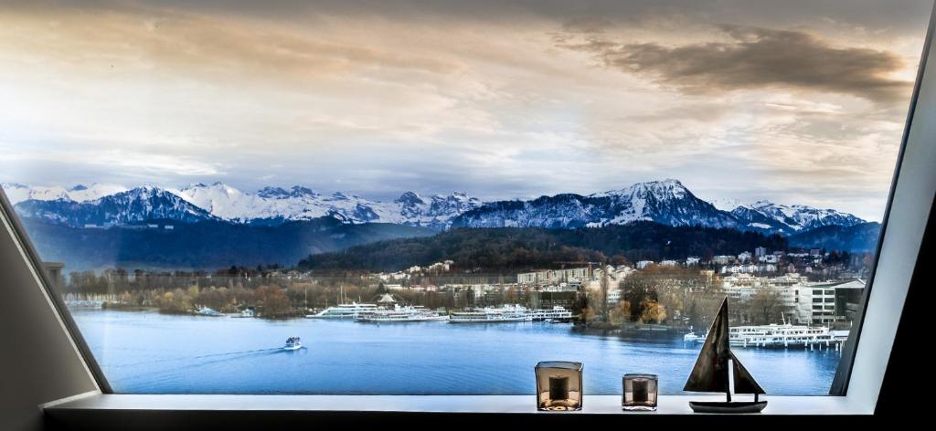 Lucerne Lake View Apartments, жильё рядом с вокзалом Luzern