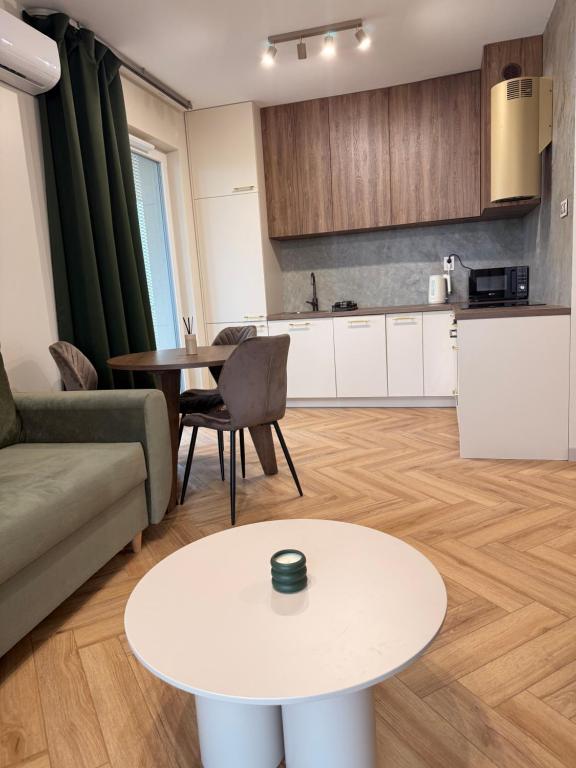 COSMO Premium Park Chorzów, Parking, f-VAT klimatyzacja, жильё рядом с вокзалом Хожув-Баторы