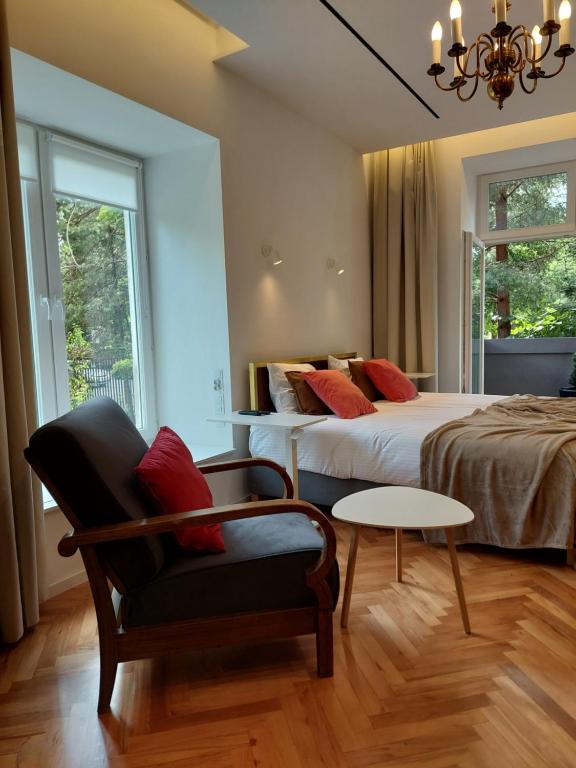 Apartament Eklektyczny, жильё рядом с вокзалом Хшанув-Срудместие