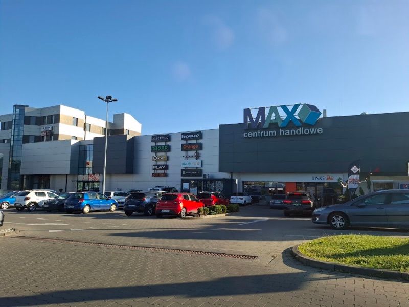 Centrum Handlowe MAX, торговый центр рядом с вокзалом Хшанув-Срудместие