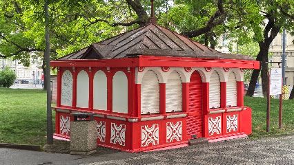 Rondocubist Kiosk, магазин рядом с вокзалом Praha hlavní nádraží