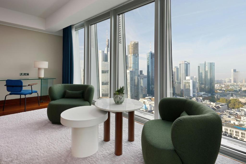 JW Marriott Hotel Frankfurt, жильё рядом с вокзалом Frankfurt (Main) Hauptbahnhof
