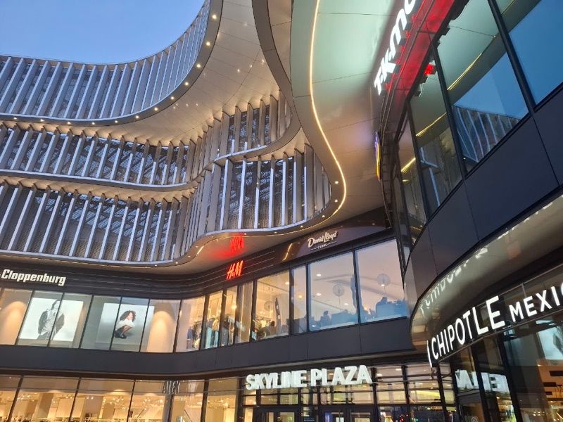 Skyline Plaza, торговый центр рядом с вокзалом Frankfurt (Main) Hauptbahnhof
