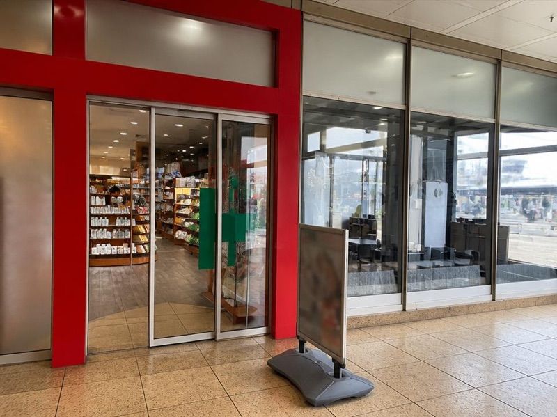 Apotheke im Hauptbahnhof, sklep przy dworcu Köln Hauptbahnhof