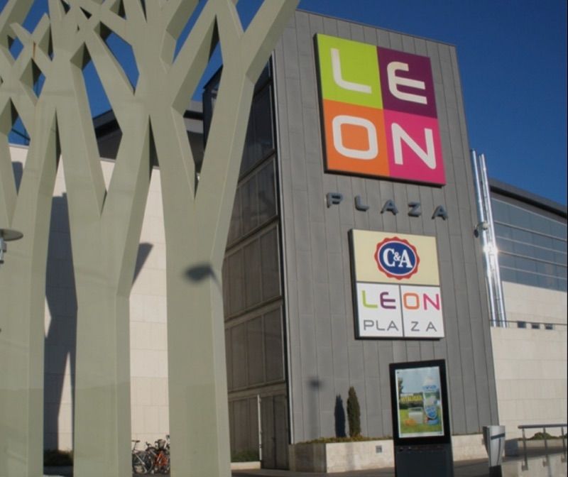 Centro Comercial León Plaza, торговый центр рядом с вокзалом León