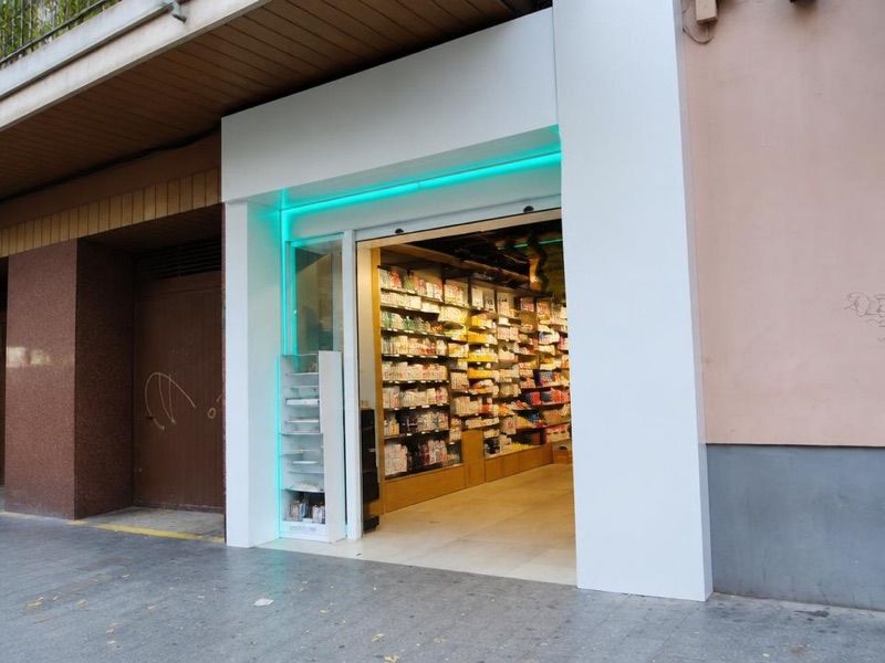 Farmacia Valencia Centro - 365 días, sklep przy dworcu Joaquín Sorolla