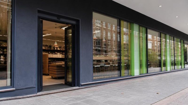 Waitrose & Partners, sklep przy dworcu Euston