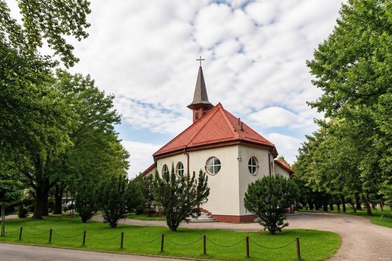 Kościół Ducha Świętego Pocieszyciela, atrakcja w pobliżu dworca Giżycko
