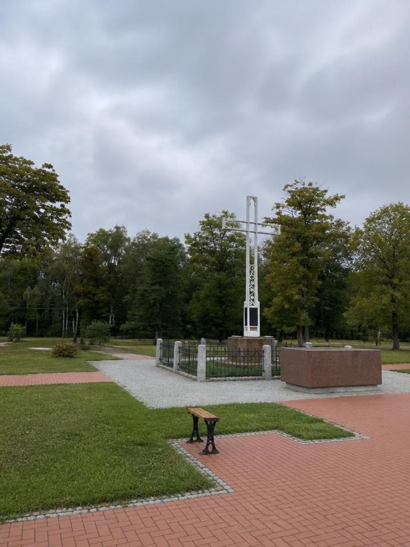 Krzyż Świętego Brunona z Kwerfurtu w Giżycku, atrakcja w pobliżu dworca Giżycko