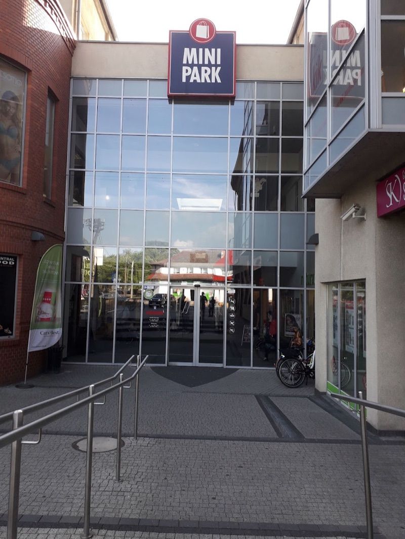 Mini Park Goleniów, торговый центр рядом с вокзалом Голенюв