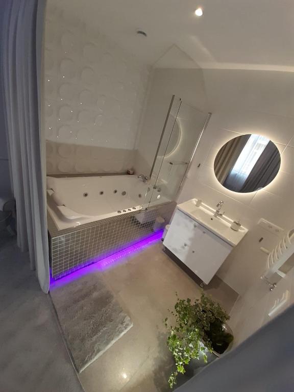 Apartamenty "PRZY KATEDRZE" GORZÓW - jacuzzi i klimatyzacja, жильё рядом с вокзалом Гожув-Велькопольски Всходни