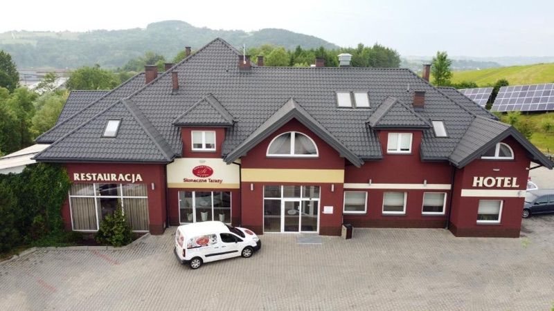 Hotel Słoneczne Tarasy, жильё рядом с вокзалом Грыбув