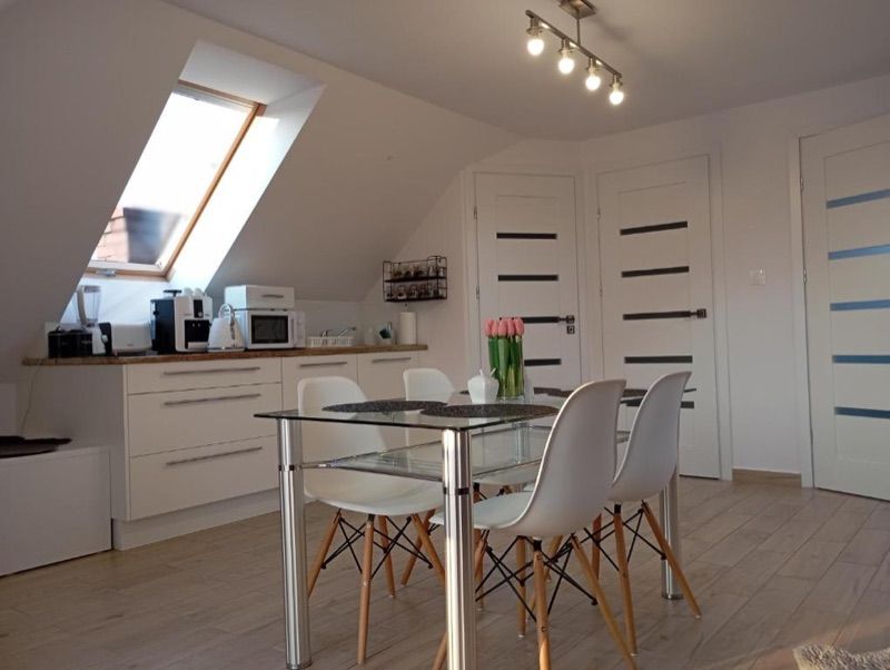 Apartment/mieszkanie u Janusza, жильё рядом с вокзалом Грыбув