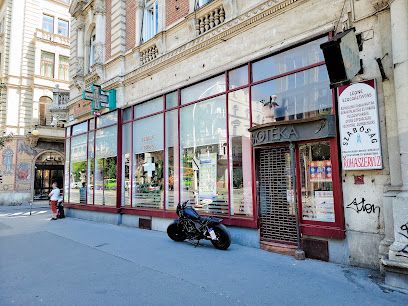 Teréz Patika, магазин рядом с вокзалом Budapest-Nyugati