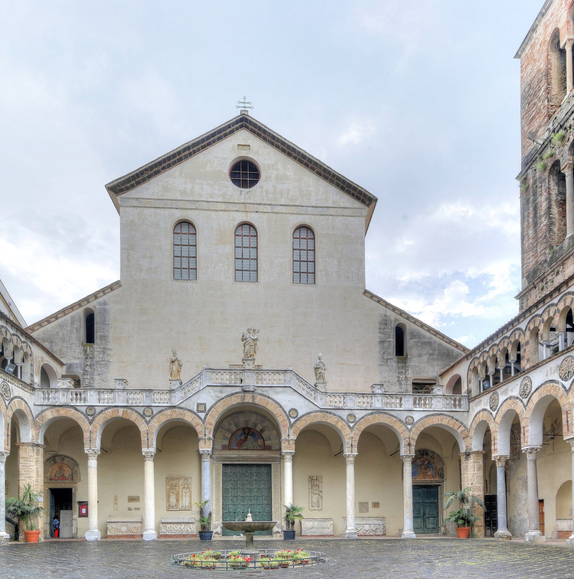 Katedra w Salerno, atrakcja w pobliżu dworca Salerno, Stazione di Salerno