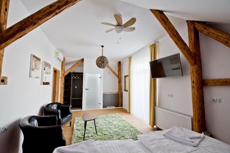 Salon Win Wine Bar & Apartments, жильё рядом с вокзалом Ясло