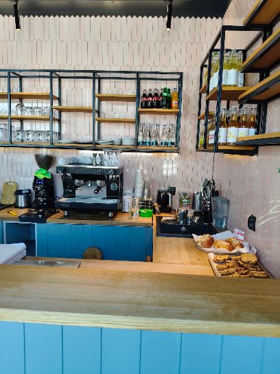 La Caffe, рядом с вокзалом Jędrzejów