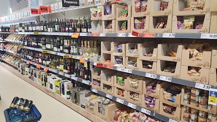 Lidl, магазин рядом с вокзалом Енджеюв
