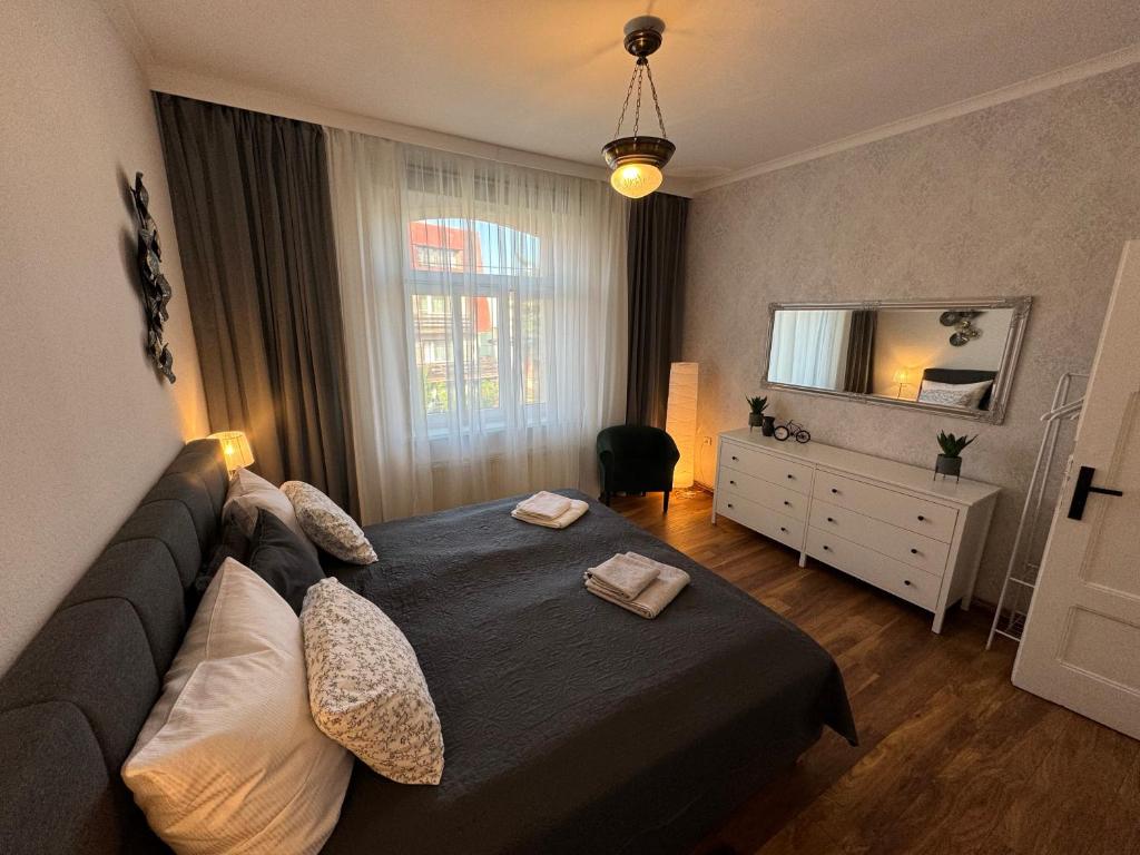 Apartament ALMAR przy Termach Cieplickich i Parku Norweskim, жильё рядом с вокзалом Еленя Гура-Цеплице