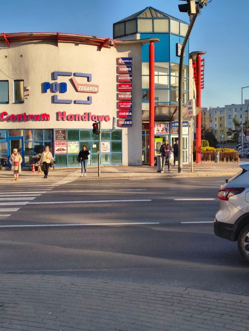Pod Zegarem. Centrum handlowe, торговый центр рядом с вокзалом Калиш