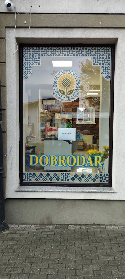 Sklep Dobrodar, магазин рядом с вокзалом Кендзежин-Козле