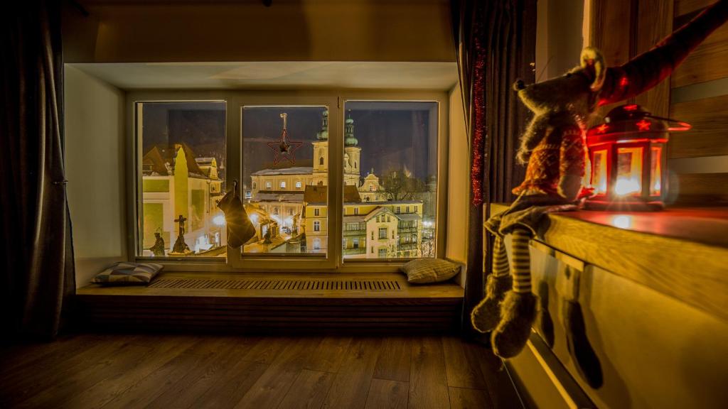 Uroczy apartament Wita Stwosza most Kłodzko, жильё рядом с вокзалом Клодзко-Място