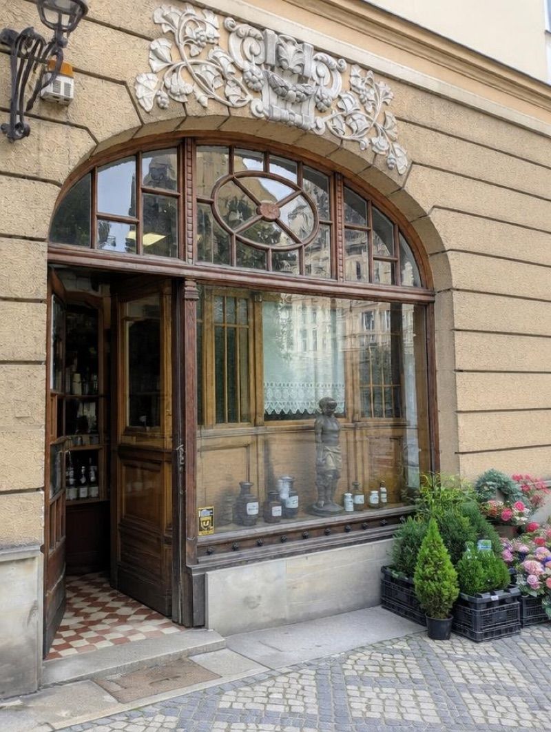 Apteka Pod Murzynem, sklep przy dworcu Kłodzko Miasto