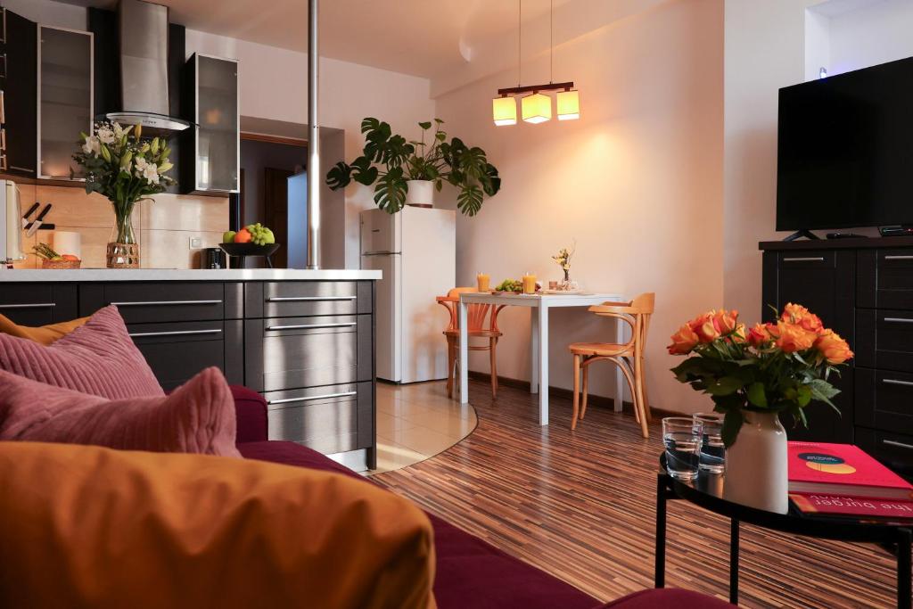 Quiet and comfortable apartment perfect for 2 guests with easy self check in, жильё рядом с вокзалом Краков-Плашув