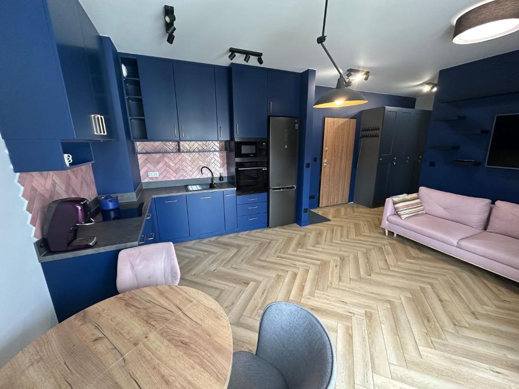 Pink Apartment Zabłocie, жильё рядом с вокзалом Краков-Плашув