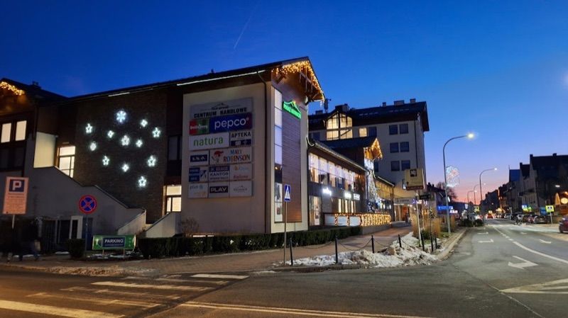 Pasaż Krynicki - Centrum Handlowe, торговый центр рядом с вокзалом Крыница