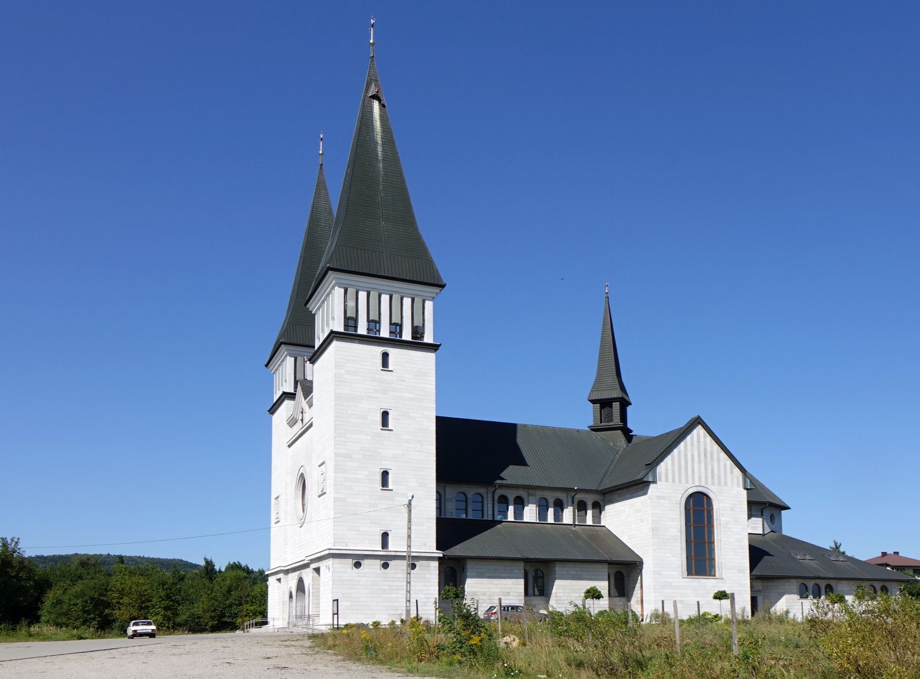 Kościół św. Jana Pawła II w Krzeszowicach, atrakcja w pobliżu dworca Krzeszowice
