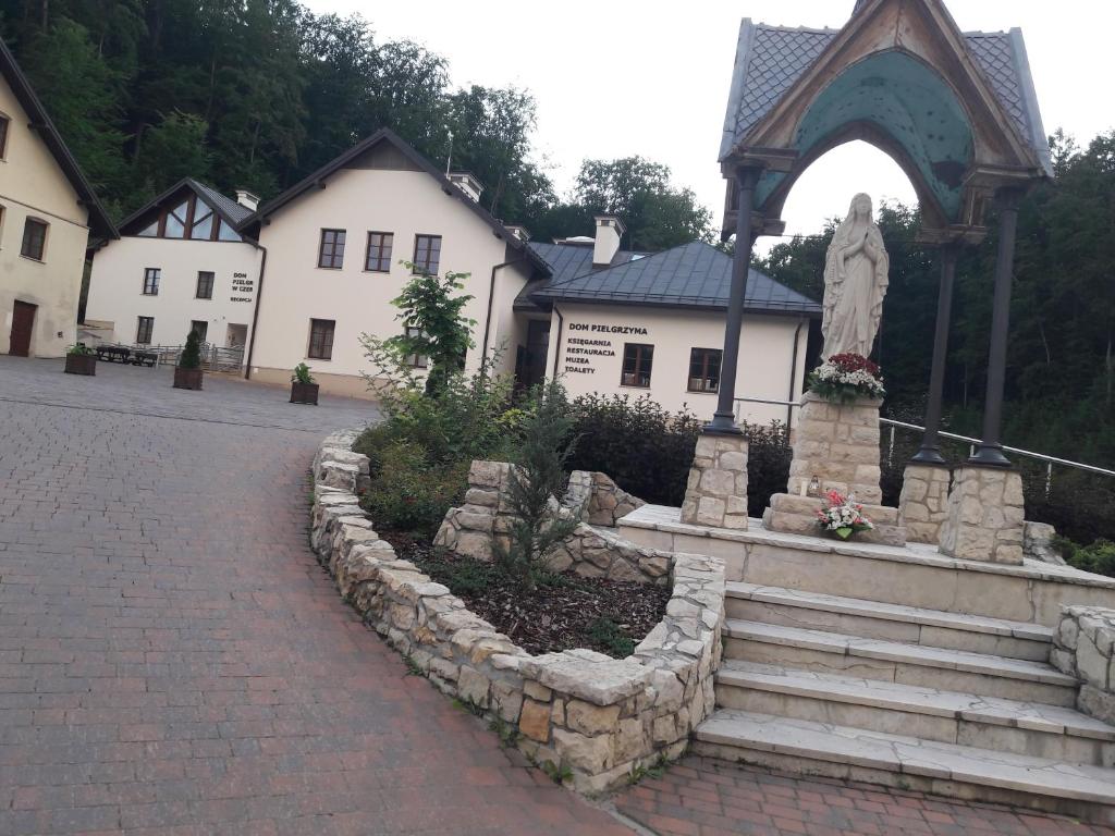 Dom Pielgrzyma KARMEL, жильё рядом с вокзалом Кшешовице