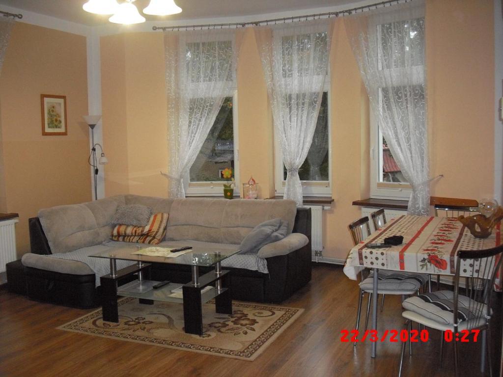 Apartament Rodzinny Hana, жильё рядом с вокзалом Кудова-Здруй