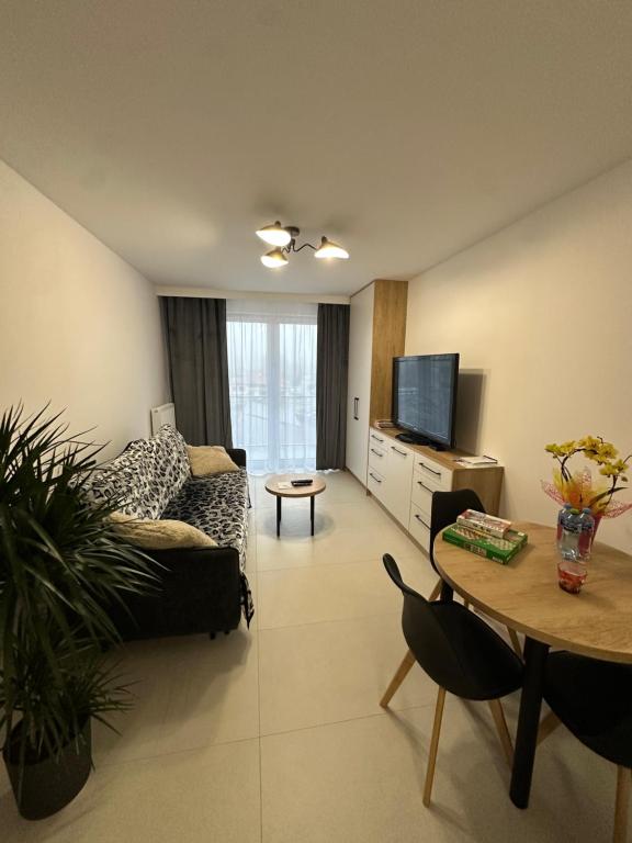 TuJestJakbyLuksusowo - Apartament generała Maczka, жильё рядом с вокзалом Ланьцут