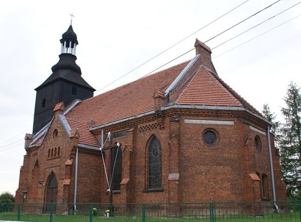 Kościół Rzymskokatolicki pw. św. Ap. Piotra i Pawła, atrakcja w pobliżu dworca Łapy