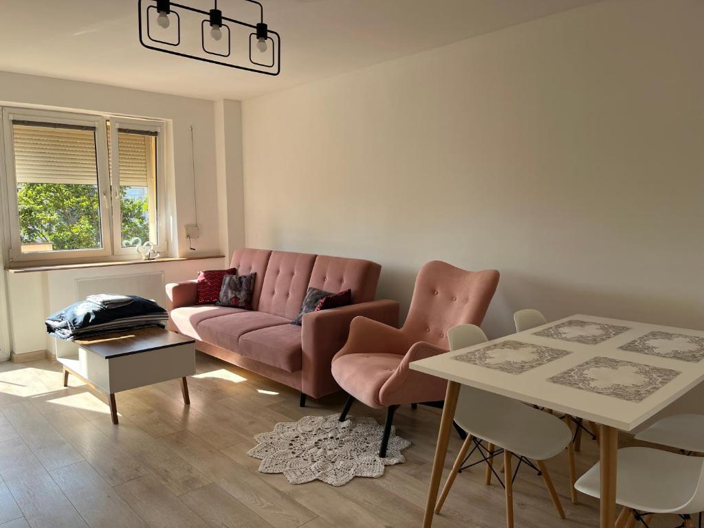 Apartament z balkonem, жильё рядом с вокзалом Ласк