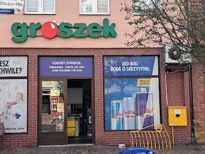 Groszek - Delikatesy 9-ka, магазин рядом с вокзалом Łeba