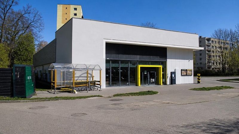 Biedronka, sklep przy dworcu Łódź Chojny