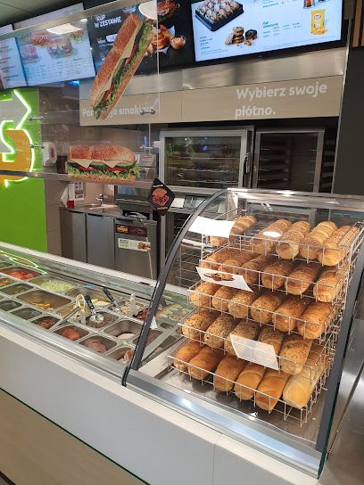 Subway, рядом с вокзалом Łódź Żabieniec