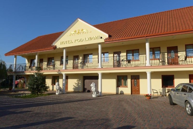Hotelik Pod Lwami, жильё рядом с вокзалом Малашевиче Остановите