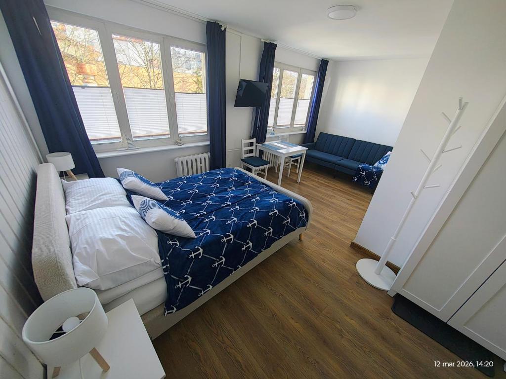 Gryfhaus - Pokój Kapitański, 19m2, blisko plaży, parking, wysoka ocena 9,5, 2-4 osoby, жильё рядом с вокзалом Мендзыздрое
