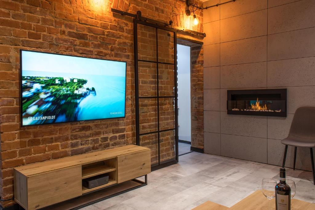 Apartament Black Loft, жильё рядом с вокзалом Ныса