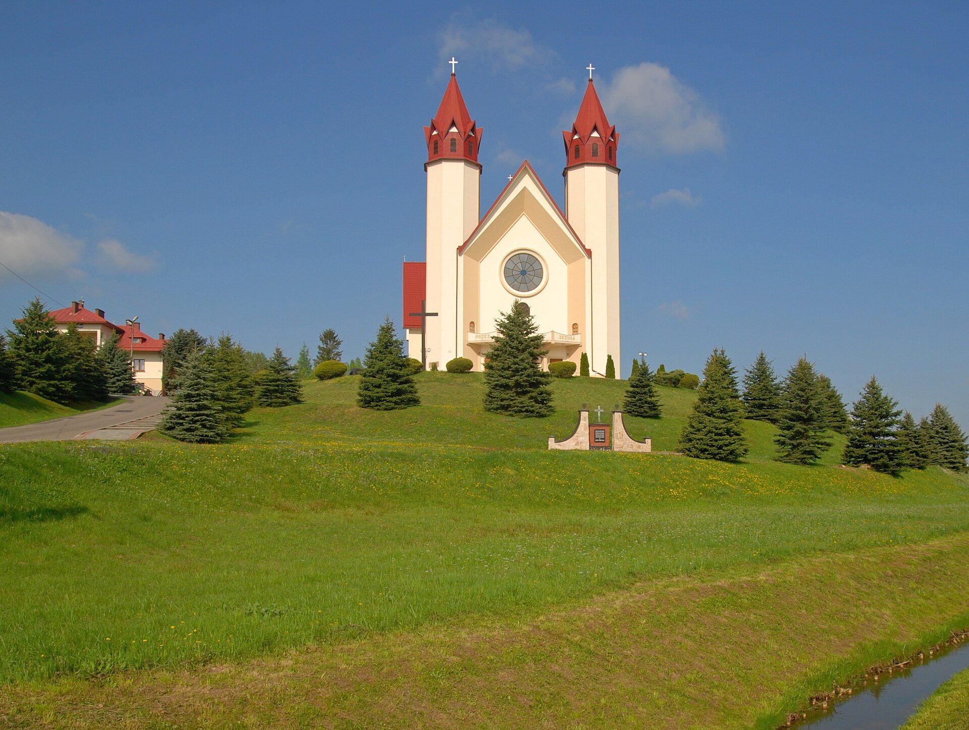 Sanktuarium Matki Bożej Pocieszenia, atrakcja w pobliżu dworca Oława Zachodnia