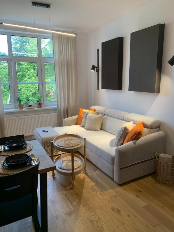 Apartament między Niebem a Jeziorem Drwęckim, жильё рядом с вокзалом Оструда