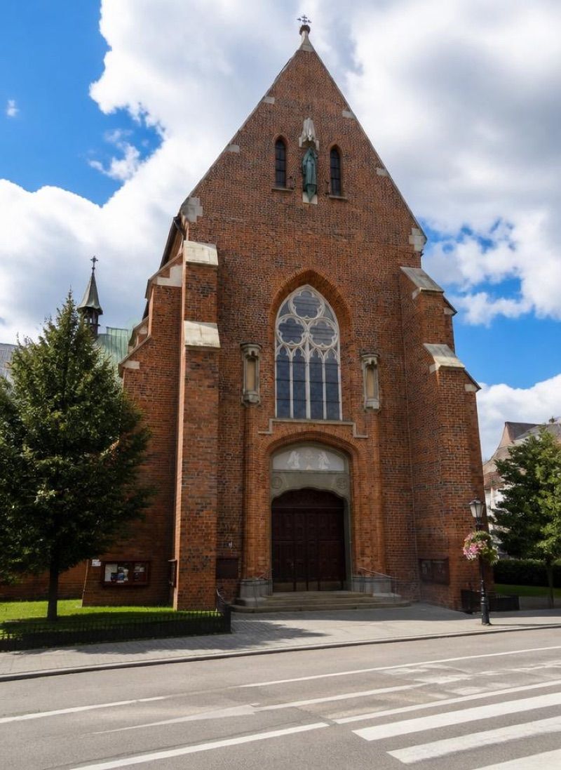 Sanktuarium Matki Bożej Wspomożenia Wiernych w Oświęcimiu, atrakcja w pobliżu dworca Oświęcim