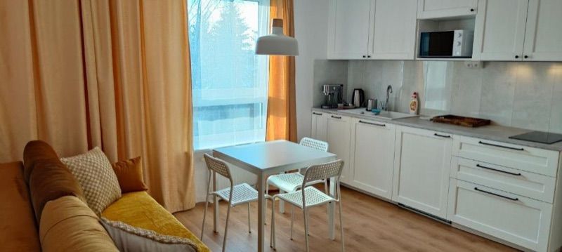 Młynarska - słoneczne apartamenty, жильё рядом с вокзалом Пясечно