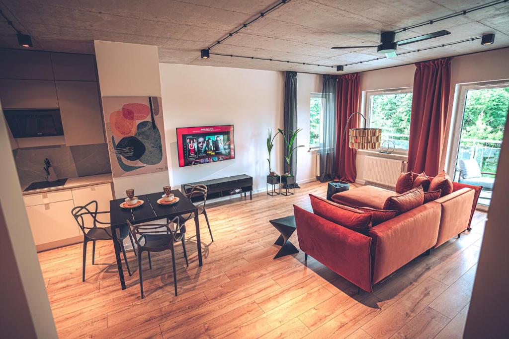 THE LOFT - Wiślana 28, жильё рядом с вокзалом Пётркув-Трыбунальски